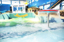 волновой бассейн с пляжем в аквапарке Лимпопо